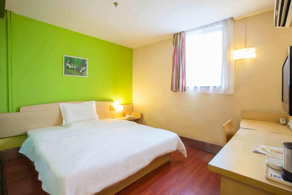 7 Days Inn Chengdu Sichuan University South Railway Station Room photo